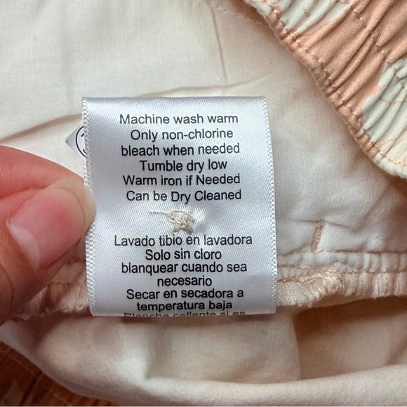 JACHS Girlfriend Floral Peach Women's Chino Shorts - Picture 7 of 9